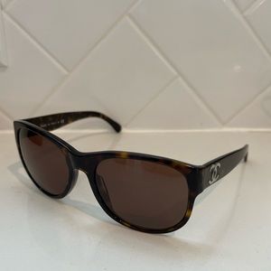 CHANEL Tortoiseshell Frame Brown Lens Sunglasses